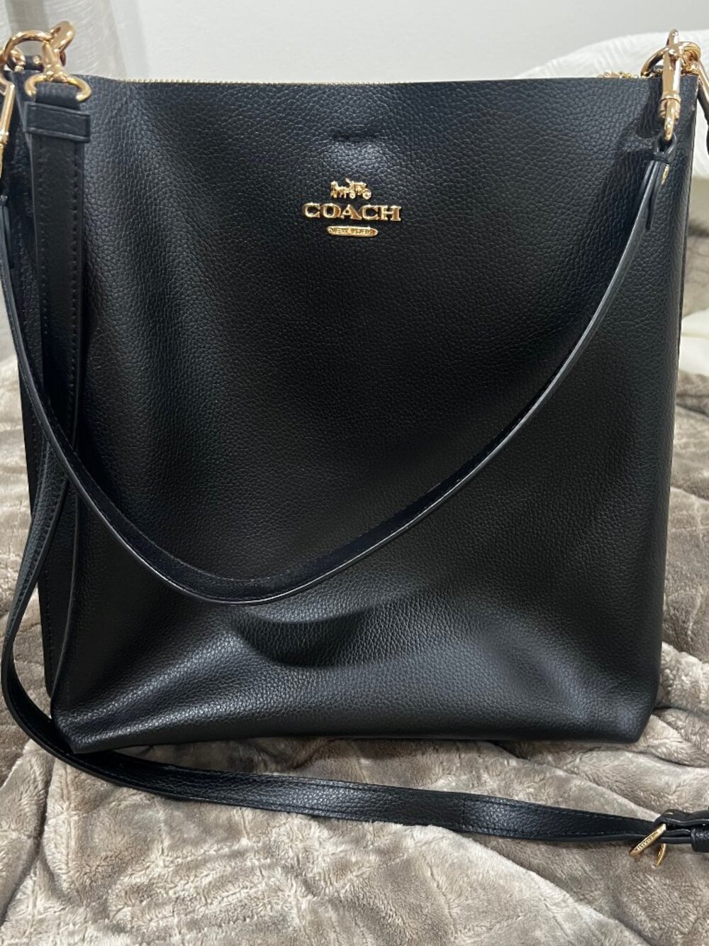 Like new Coach Mollie Bucket Bag